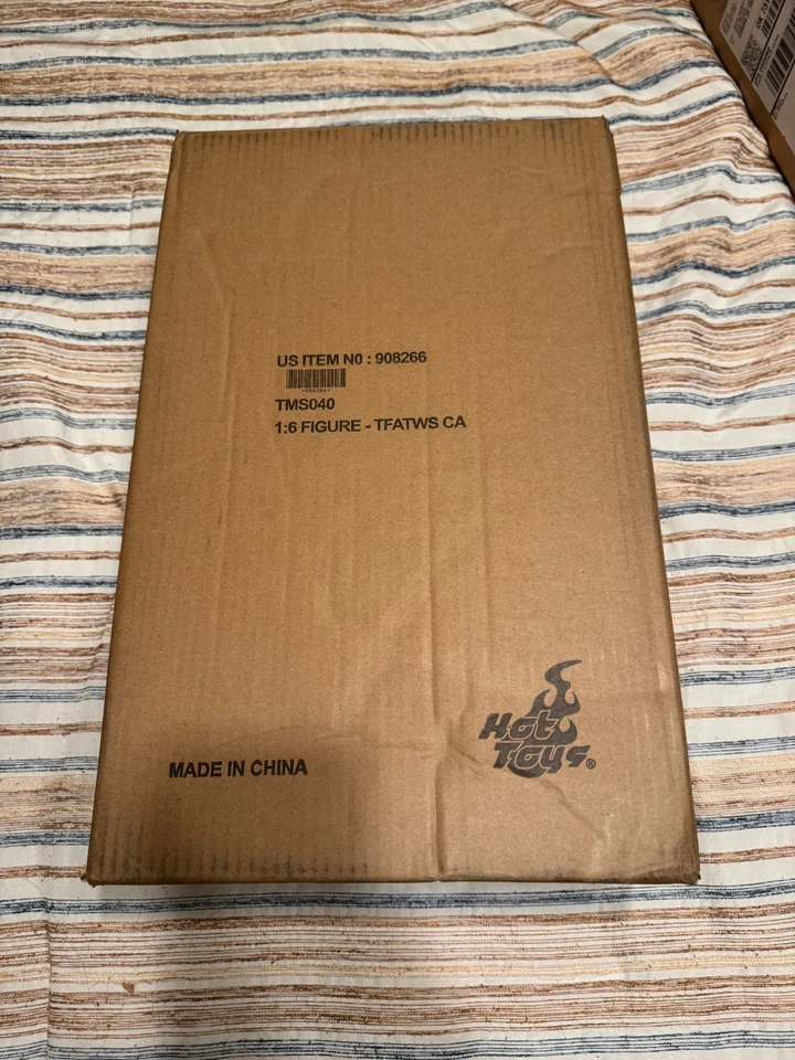 **Sam Wilson** como boneco Capitão América Hot Toys TMS040 *com remetente original* - Imagem 1 de 2