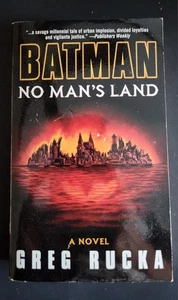 Batman: No Man’s Land  Paperback by Greg Rucka  - Foto 1 di 3