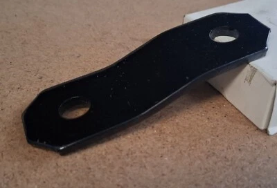 MAZDA BRAVO B2500 B2600 UN 4x4 4x4 4x2 PLACA DE GRILLETE SUSPENSIÓN TRASERA GENUINA Foto 1 de 3