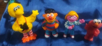 Lote de figuras vintage de Plaza Sésamo de JHP Big Bird Ernie Prairie Dawn Elmo años 80 Foto 1 de 2