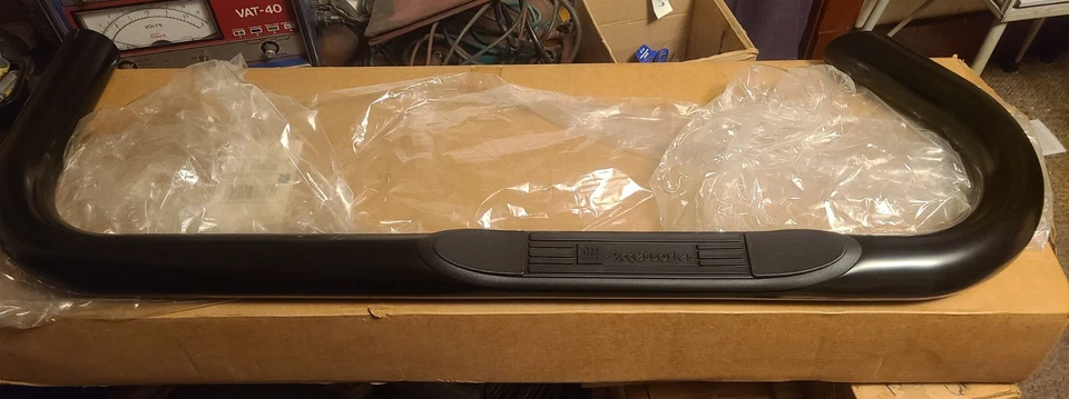Oem GM accessories 2014-2019 chevy gmc truck running nerf board #12463797 in box - Image 1 of 4