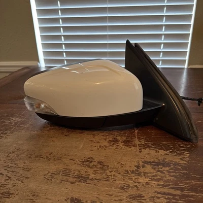 2010-2013 Volvo XC60 Right Passenger Side View Mirror Used OEM.U 262166 - Image 1 of 4