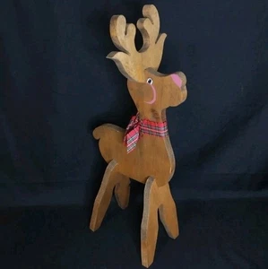 2 Fuß groß handgefertigt bemalt Holz Rentier Dekor mit kariertem Schal - Bild 1 von 9