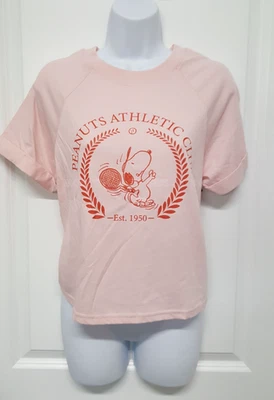 Peanut Athletics Club Est. Camiseta tenis rosa para mujer 1950 Foto 1 de 4