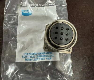 Bendix 10-107722-20S Circular MIL Spec Connector RECEPT - Image 1 of 3