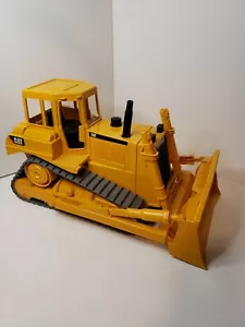 CAT Bulldozer Truck by Bruder Caterpillar 1/16 - Picture 1 of 5