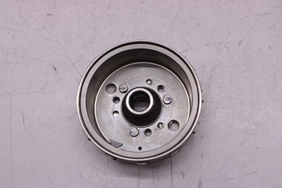 Yamaha Zuma 50F 2016 YW50F fabricante de equipos originales generador magnético volante rotor Foto 1 de 4