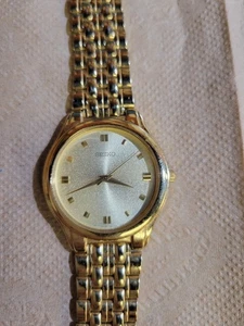 Seiko Uhr Modell V701-7A90 R1 ~ läuft ~ passt Armband bis 71/4" ~ - Bild 1 von 4