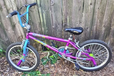 Bicicleta BMX Mongoose G Fling 100, cuadro púrpura, horquilla azul, ruedas de 20" Foto 1 de 4