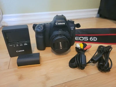 Комплект цифрового однообъективного зеркального фотоаппарата Canon EOS 6D. Включая объектив 50 мм Canon F1.8 - Изображение 1 из 4