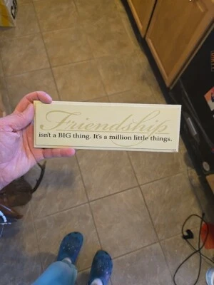 Letrero de amistad de madera BEST FRIEND para escritorio o oficina Foto 1 de 4