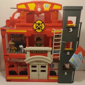 Kid Connection Fire Station Fire Vehicle Playset 31 Pieces Lights Up Siren Sound - Picture 1 of 12