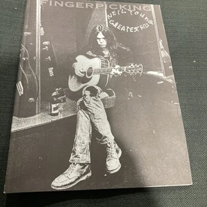 Fingerpicking Neil Young - Greatest Hits Guitar Songbook Guter Zustand - Bild 1 von 8