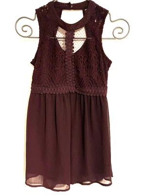 Vestido Corto Maurices Púrpura Oscuro Oporto Encaje Crochet Sin Mangas Para Mujer XS USADO EN EXCELENTE ESTADO Foto 1 de 3