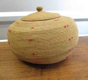 A Very Nice OLD Yupik Lidded Basket with Classic Imbrication (Alaska) - Picture 1 of 8