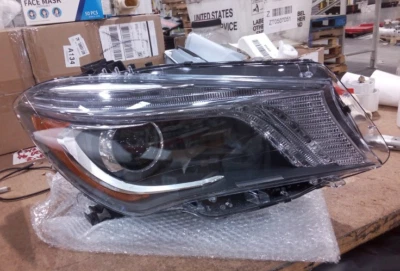 OEM MINT 2014-2016 Mercedes C117 CLA45 CLA250 Right Passenger Bi-Xenon Headlight Foto 1 de 2