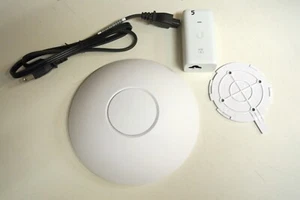 Ubiquiti UniFi AP AC LR (UAP-AC-LR) Wireless Access Point W/Bracket /Injector - Afbeelding 1 van 3