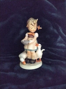 hummel goebel 1948 Sei geduldig Mädchen füttert Gänse 197/4 80 - Bild 1 von 5