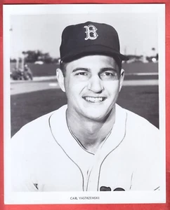 1966   BOSTON RED SOX    TEAM ISSUE     GLOSSY   8 X 10     CARL YASTRZEMSKI - Picture 1 of 1