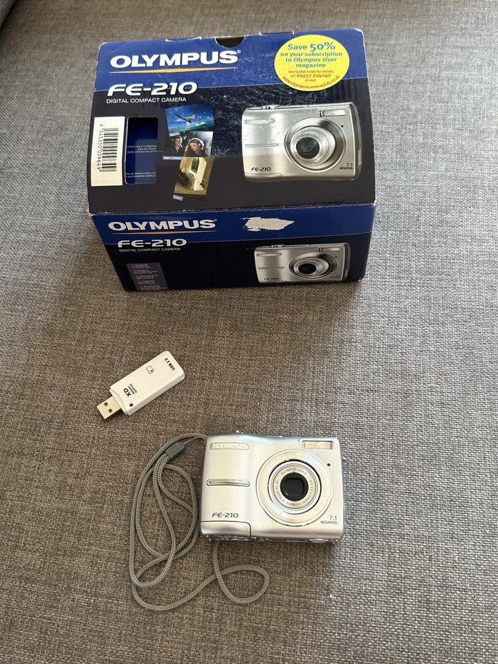 CCD Olympus FE-210 7.1MP Digital Camera - Silver - Image 1 of 1
