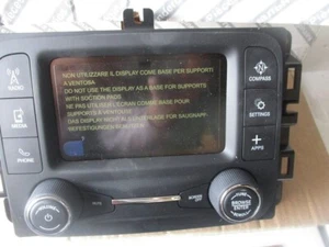 Radio AM FM Mopar Jeep Renegade 6VP09LXHAA / 7EY77LXHAA 2018-2019-2020-2022 nueva - Imagen 1 de 4