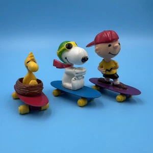 De colección Peanuts Gang Skateboard Trio Snoopy, Charlie Brown, Woodstock Aviva años 60 - Imagen 1 de 23