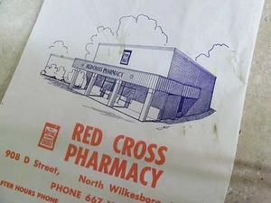 Advertising Paper Bag Red Cross Pharmacy North Wilkesboro NC Pharmacy Drug store - Foto 1 di 9