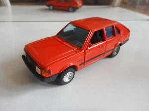 Clovertoys Hyundai Pony in Orange on 1:35 - Imagen 1 de 3