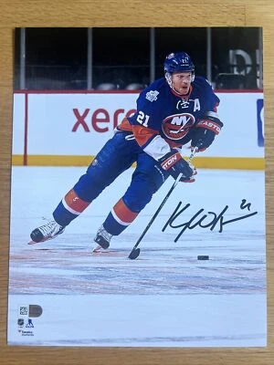 Foto firmada con autógrafo de Kyle Okposo 8x10 fanáticos certificado de autenticidad raro Foto 1 de 2