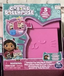 Netflix Gabby's Dollhouse BABY BOX CAT - 5pc Mini Clip-on Playset NIB - Picture 1 of 3