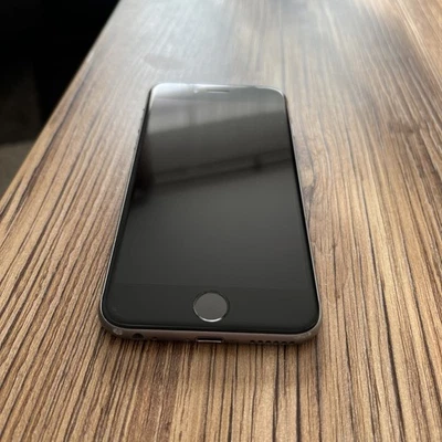 Apple iPhone 6s  - 32GB - Space Grau (Ohne Simlock)  82% Akku - Bild 1 von 4