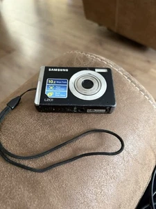 Samsung Digital Camera L201 10.2MP & USB Charger - Picture 1 of 7