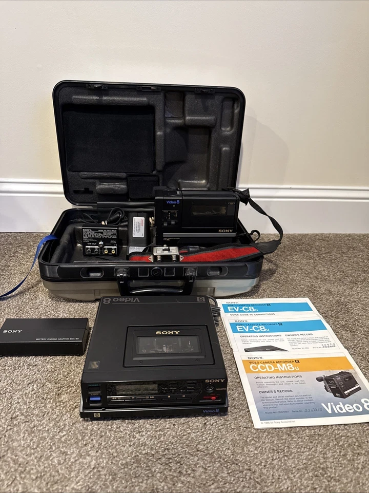 Sony Mini 8 Video CCD-M8u Grabadora Reproductor EV-C8u con Estuche Rígido Cámara Lote LEER Foto 1 de 4