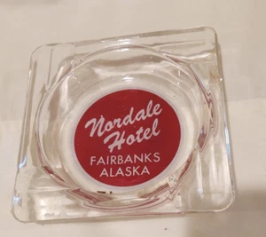 Cenicero de vidrio Nordale Hotel Fairbanks Alaska de colección raro/incendio histórico de hotel - Imagen 1 de 1