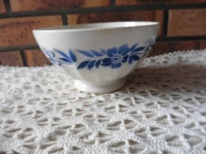 ANCIEN GRAND BOL DE GRAND PERE A COTES FRISE FLEURS BLEU DIGOIN H 9 CM X 18 CM - Picture 1 of 7