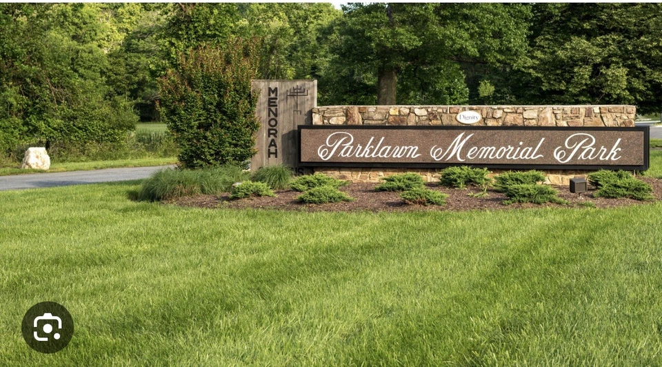 Parcela de cementerio de dos pisos en Rockville, MD Foto 1 de 1