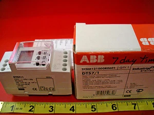 Interruptor de tiempo digital semanal ABB DTS7/1 1 canal DTS71 2CSM121000R0601 nuevo en caja nuevo - Imagen 1 de 1