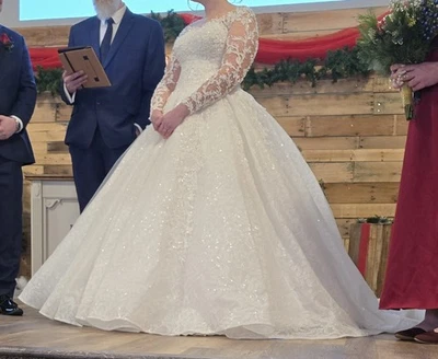 Vestidos de novia tradicionales turcos con mangas largas hasta el suelo línea A Foto 1 de 4