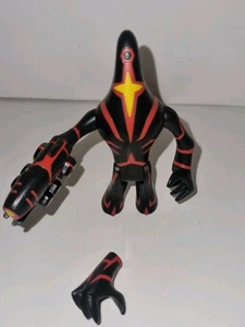 BEN 10 BEN TEN Omniverse Malware with Gun FIGURE Bandai RARE - Picture 1 of 4