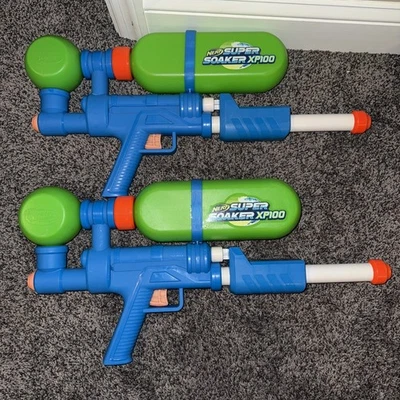 Lote de 2 - Pistola bláster de agua retro NERF Hasbro Super Soaker XP100-AP Foto 1 de 4