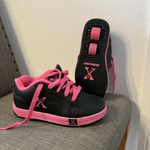 Girls Heelys / Skates Size Uk 13 Pink And Black - Picture 1 of 3