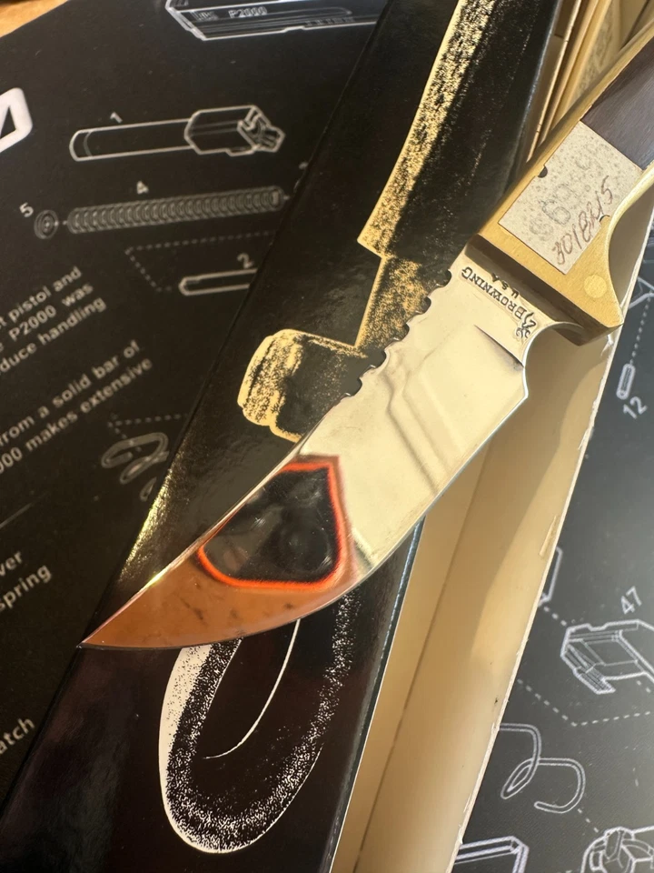 De Colección Browning EE. UU. Modelo 3018215 Hoja Fija Rastreador Skinner Hunter COMO NUEVO EN CAJA Foto 1 de 4