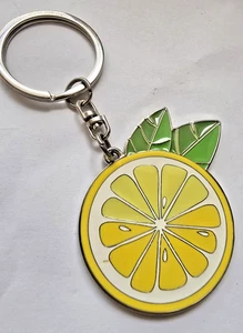 SUNNYLIFE Zitrone Zitrus Emaille Schlüsselanhänger oder Accessoire - baumeln an Hosenschlaufe hängen - Bild 1 von 4