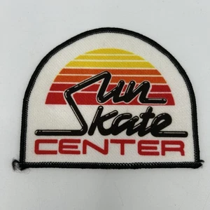 Vintage anni '80 Sun Skate Center Gainesville Florida FL ferro su toppa (4" x 3,25") - Foto 1 di 2