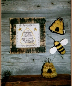 Sewing Bee Wool Pattern Pincushion Stitchery Primitive Country Folk Cottage - Picture 1 of 3