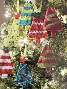 (15) Knitting Pattern - Collection Of Mini Christmas Tree Decorations In Aran - Picture 1 of 2