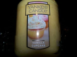 22 ounce, Yankee Candle Glass with lid, Vanilla Cupcake scented candle - Picture 1 of 2