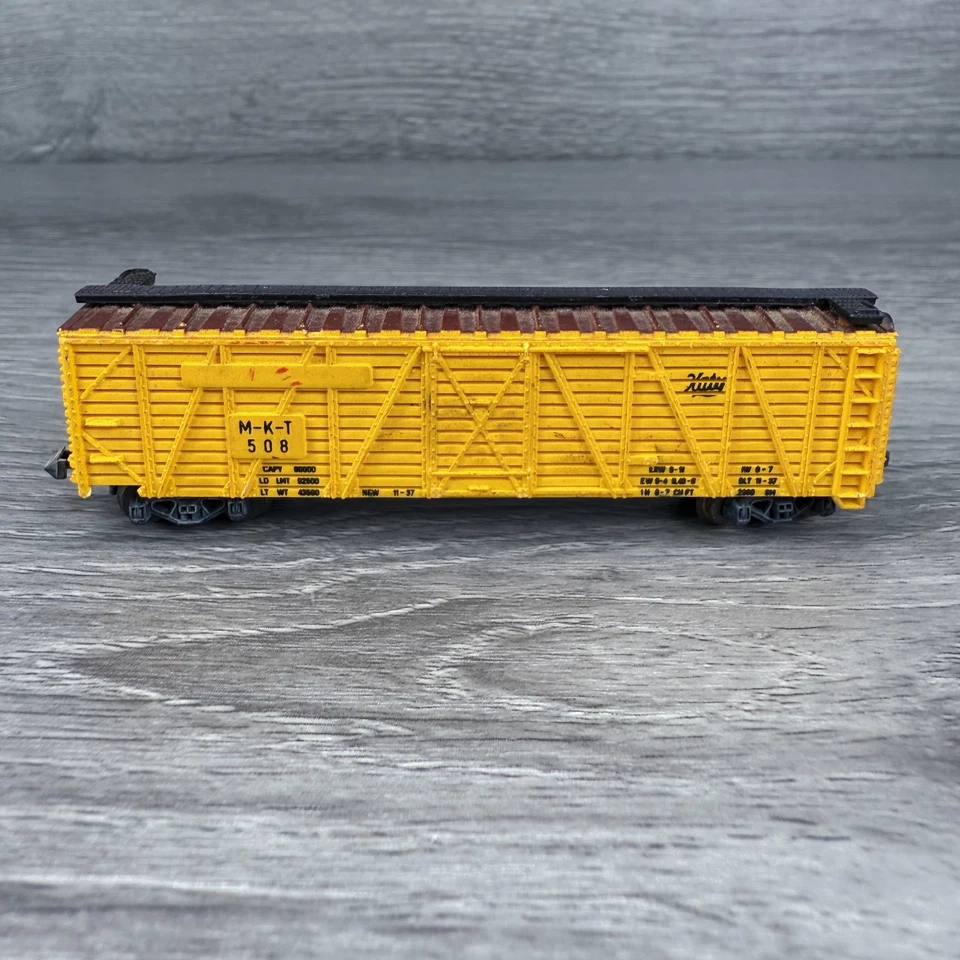 Vagón de carga amarillo Katy MKT 508 escala N Lima Italia Stock Foto 1 de 4