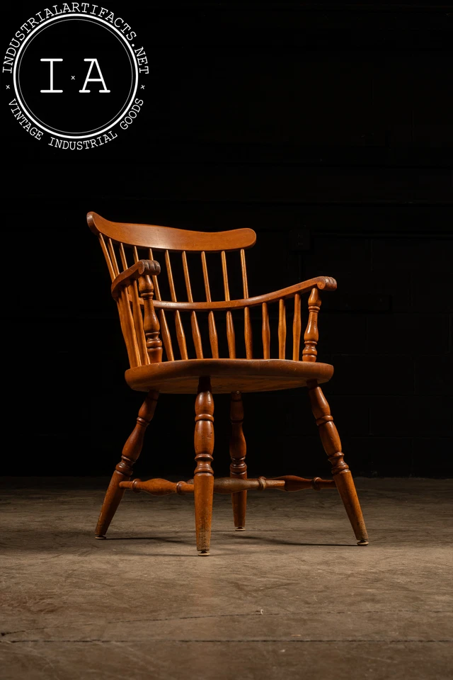 Silla de capitán sueca Mid-Century con respaldo de peine de arce Foto 1 de 4