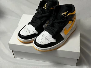 Taglia 5.5 - Nike Air Jordan 1 SE Mid Bianco Laser Arancione CV5276-107 - Foto 1 di 8